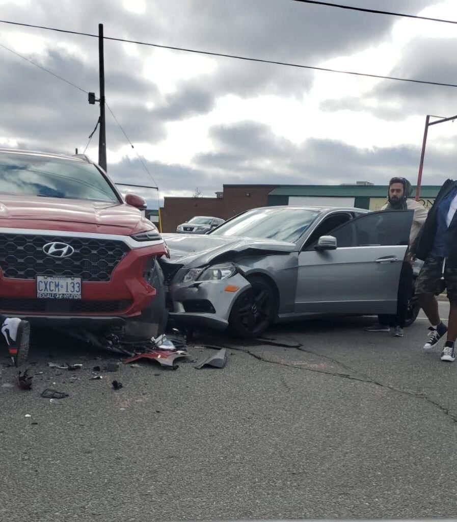 Professional accidental towing in Toronto — 24/7 emergency tow truck for damaged or broken vehicles.